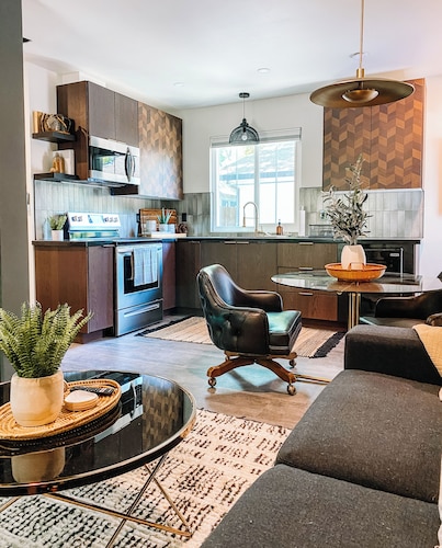 East Park Studio | Downtown Style 