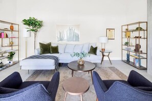 Smart TV, chimenea, Netflix y Hulu