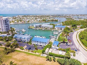 Marina - Flip Flop Inn ~ Waterfront Townhome with Pool (Marathon)