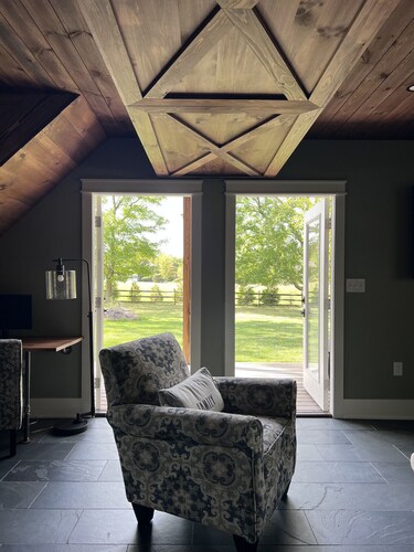 Private Modern Farmhouse Near Chagrin Falls Beachwoood CVNP