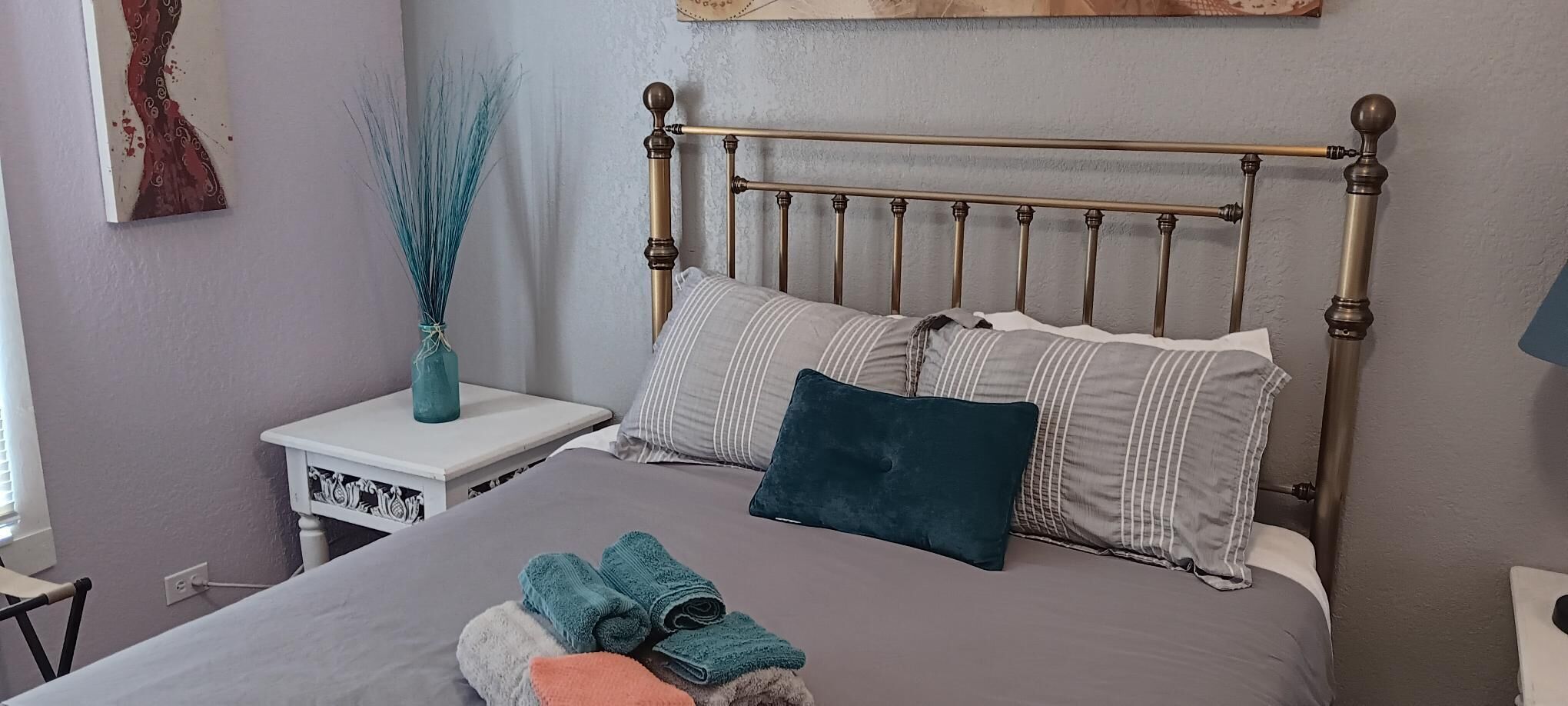 3 chambres, bureau, Wi-Fi gratuit, draps fournis