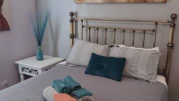 3 chambres, bureau, Wi-Fi gratuit, draps fournis