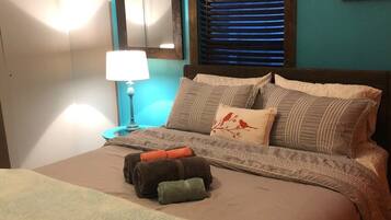 3 bedrooms, desk, free WiFi, bed sheets