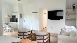 1 bedroom, iron/ironing board, free WiFi, bed sheets - Lovely Studio steps from the beach. Optional golf car rent (North Bimini)