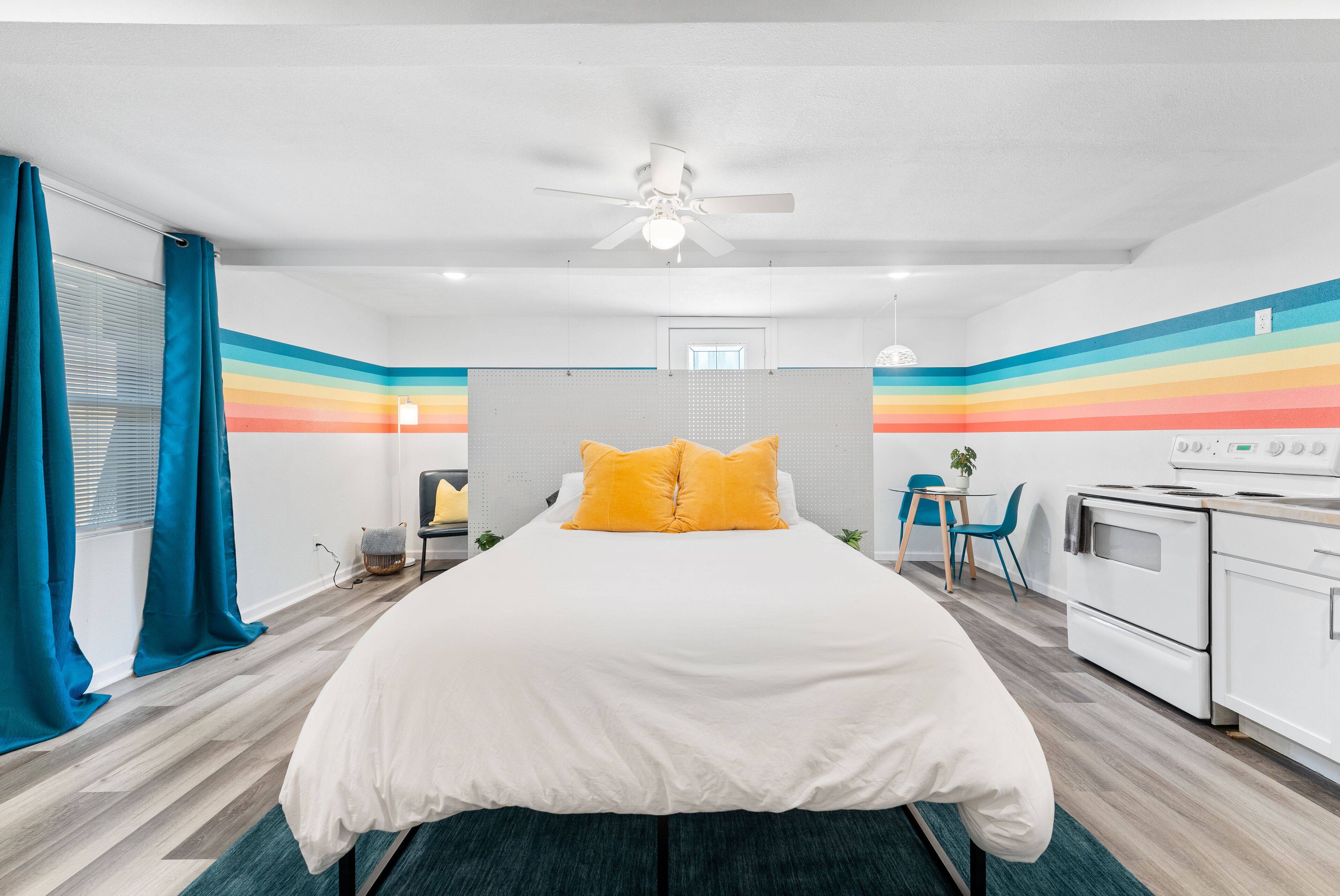 1 slaapkamer, een strijkplank/strijkijzer, gratis wifi, beddengoed