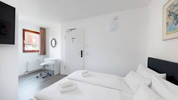 Queen Room | Hypo-allergenic bedding, free WiFi, bed sheets