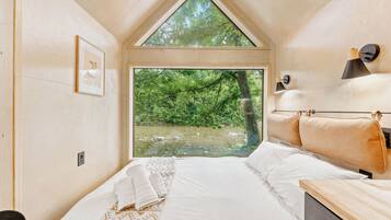 1 bedroom, internet, bed sheets