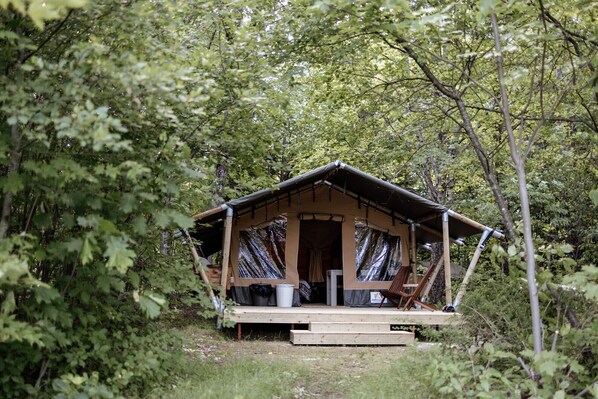 Exterior - Safari Tent Site 9 | 1 Queen Bed & 1 Bunk Bed | Pond View (North Woodstock)