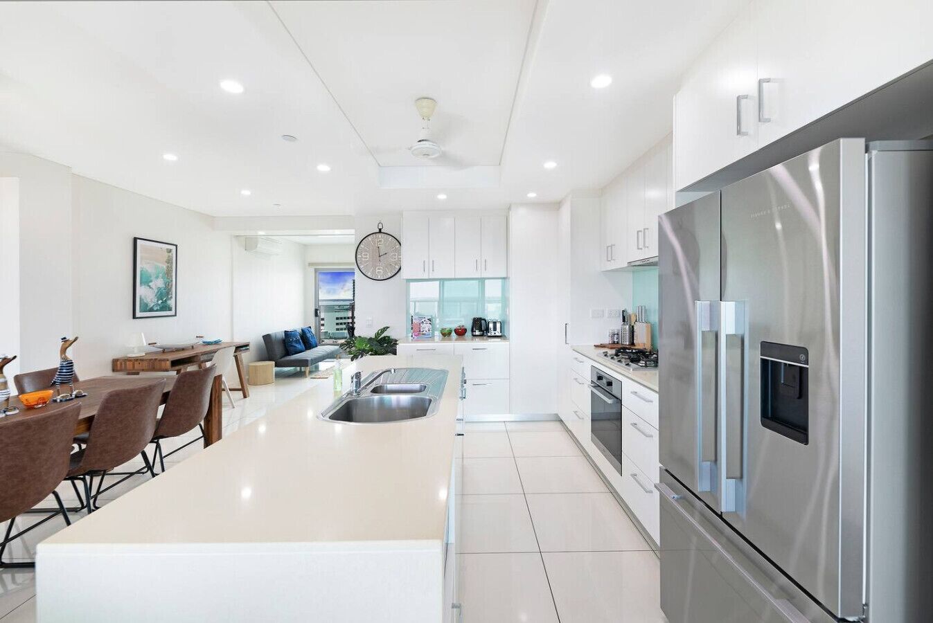 Køleskab, mikrobølgeovn, ovn, kogeplade