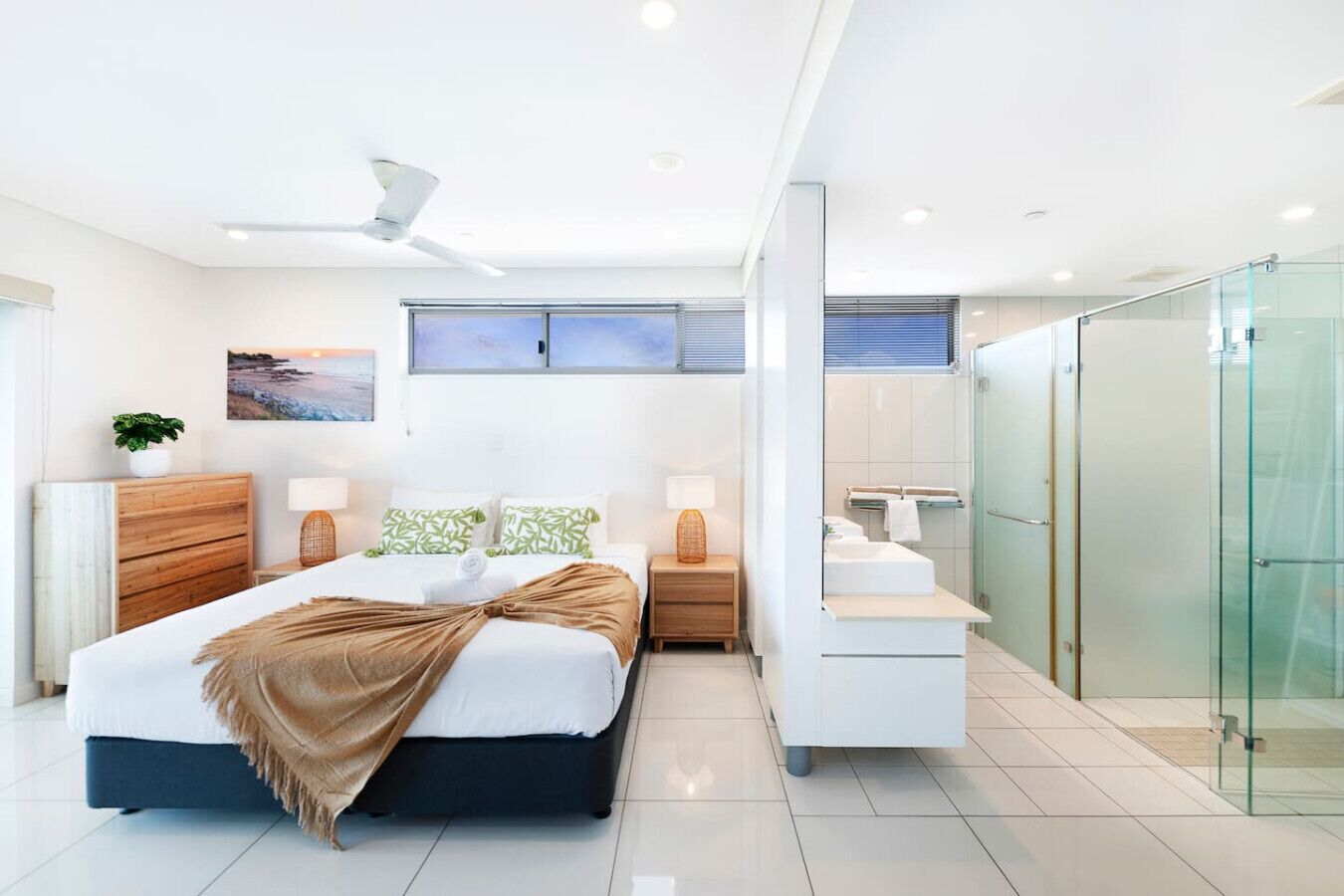 3 bedrooms, desk, iron/ironing board, cots/infant beds