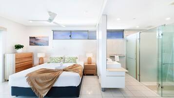 3 bedrooms, desk, iron/ironing board, cots/infant beds