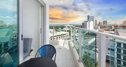Zen Seabreeze: Workdesk ~ Balcony Dining ~ Seaview