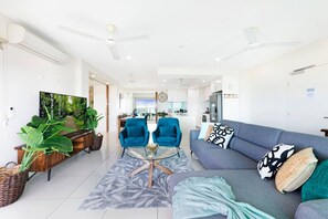 TV - Zen Seabreeze: Workdesk ~ Balcony Dining ~ Seaview (Darwin City)