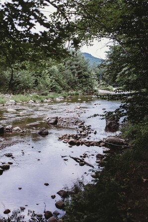 المنطقة المحيطة بالمنشأة