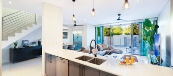 Luxurious & Cozy Retreat ~ Pool ~ Office ~ Parking