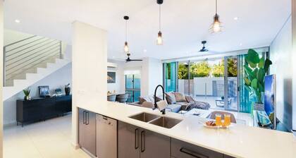 Luxurious & Cozy Retreat ~ Pool ~ Office ~ Parking