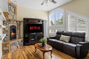 Smart TV, fireplace, computer monitors - Salmon River View! - Sleeps 12 - Bar, Grill and Perfect Location (Pulaski)