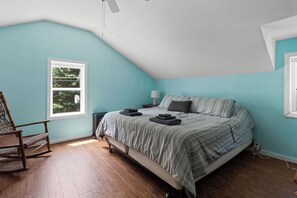 6 bedrooms, desk, iron/ironing board, free WiFi