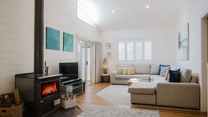 Smart TV, fireplace - Mundaka By the Sea at Narrawallee (Narrawallee)