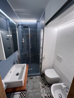 Hair dryer, toilet paper - Old apartment in historic village, renovated. Close to beautiful routes (Montecrestese)