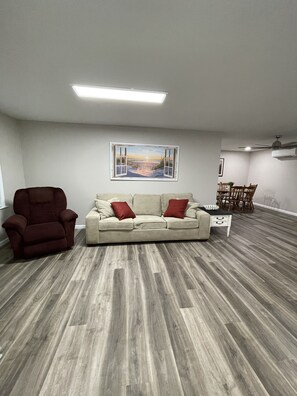 Smart TV - Newly remodeled home in North Augusta, minutes from downtown Augusta (North Augusta)