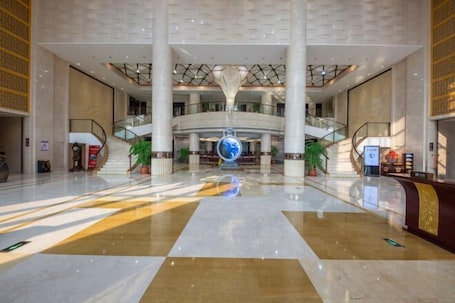 Interior. Qilu Jiudi Yujing Hotel