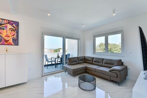 TV - Villa Div with heated pool, Apt.No.2. (Bibinje)