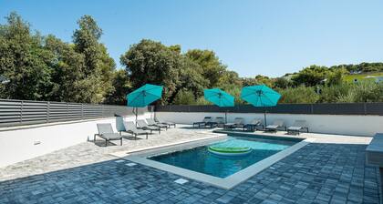 Villa Div mit beheiztem Pool, Penthouse Apt.No.3