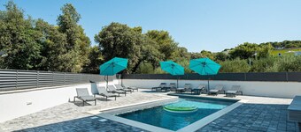 Villa Div with heated pool, Penthouse Apt.No.3