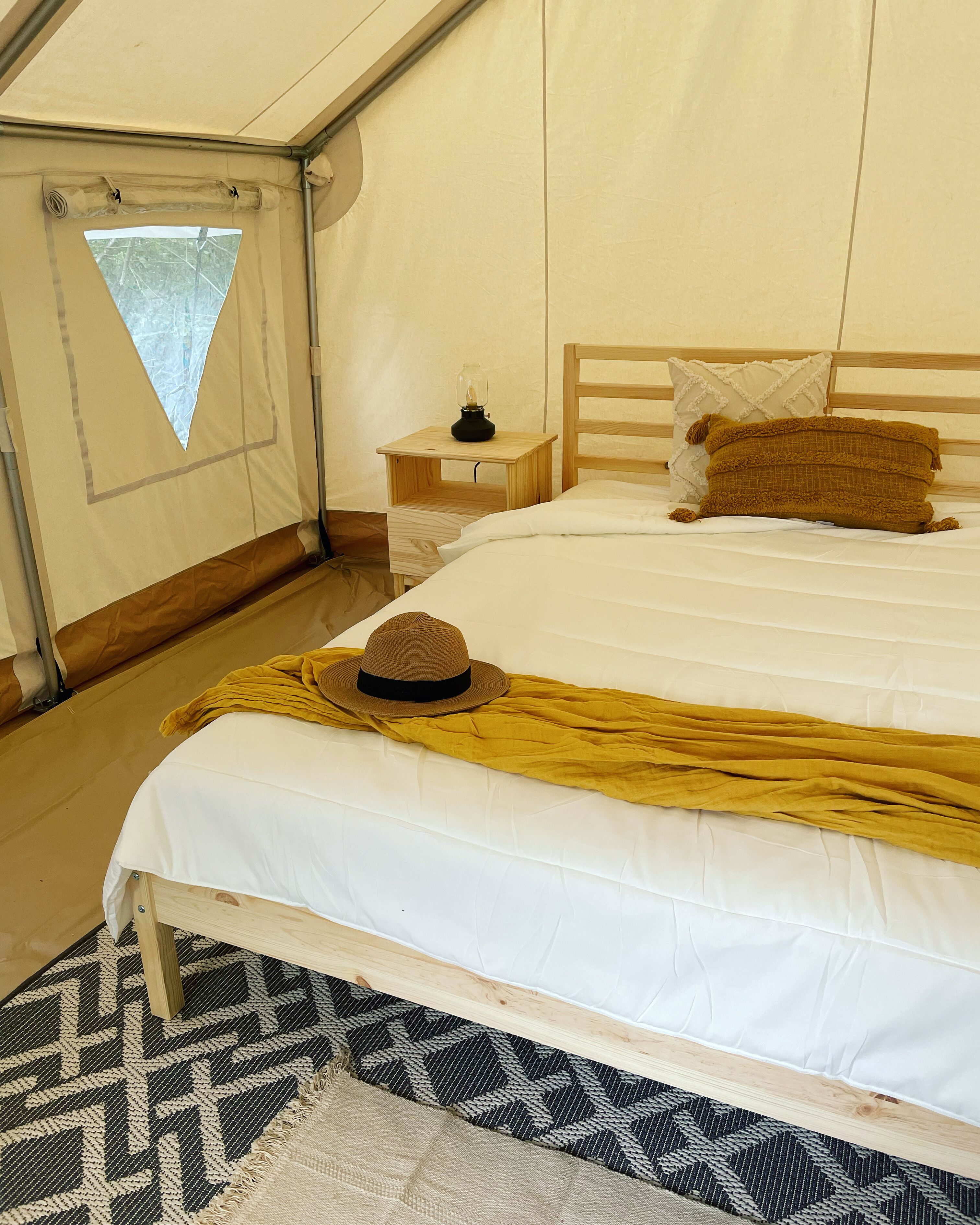 1 bedroom, bed sheets