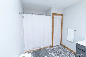 Combined shower/bathtub, hair dryer, towels, toilet paper