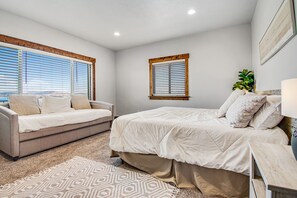 5 bedrooms, travel cot, Internet, bed sheets