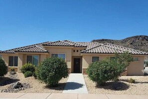 Exterior - 3 bedrooms & 2 1/2 baths by Sand Hollow Reservoir (Hurricane)