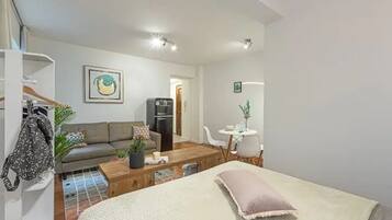 1 slaapkamer, een strijkplank/strijkijzer, gratis wifi