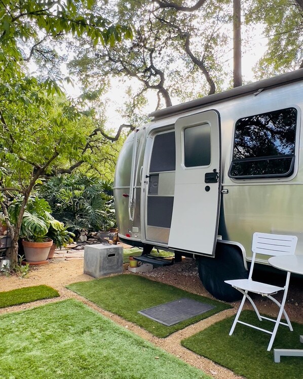 Property grounds - Airstream Escape + Pool + Fenced Yard (Austin)