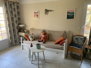 TV, table tennis, books, stereo