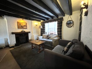 Living area - Entire 2 Bedroom Cottage in Whitby (Whitby)