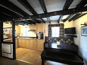 Private kitchen - Entire 2 Bedroom Cottage in Whitby (Whitby)