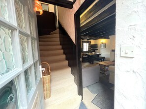 Interior - Entire 2 Bedroom Cottage in Whitby (Whitby)