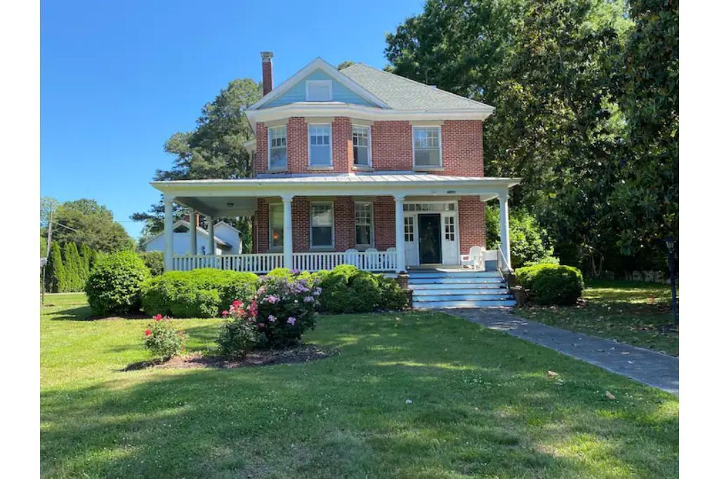 Stately Mayberry-type home close to Cape Charles