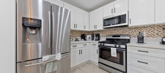 Zen- newly remodeled in the HEART of Las Vegas