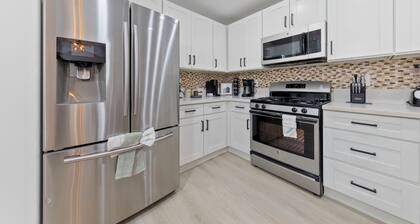 Zen- newly remodeled in the HEART of Las Vegas
