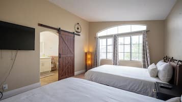 4 habitaciones, escritorio, tabla de planchar con plancha y wifi gratis