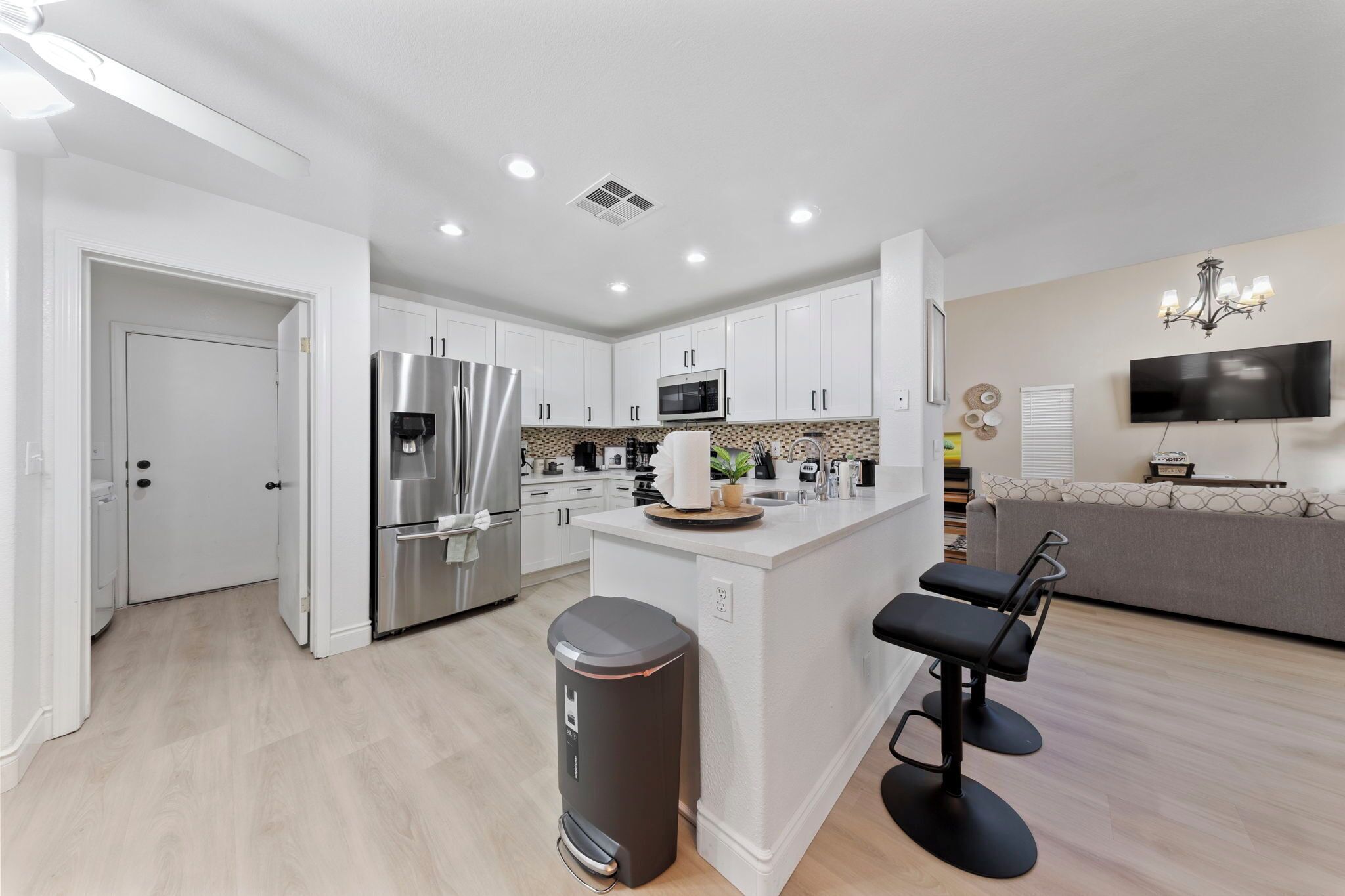 Geladeira, micro-ondas, fogão, cooktop