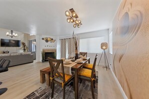 Dining - Zen- newly remodeled in the HEART of Las Vegas (Las Vegas)