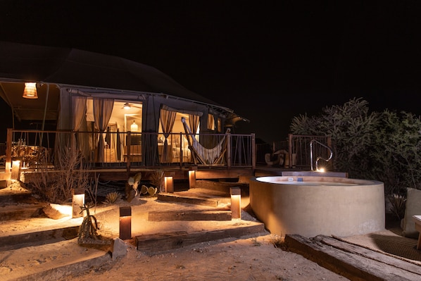 Barrow Tent | Terrace/patio