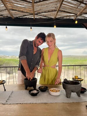 Outdoor dining - Hotel Omún, San Miguel de Allende (Dolores Hidalgo)
