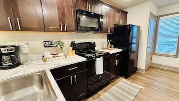 Coffee/tea maker, fridge, microwave, oven