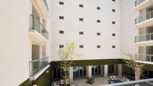 Unclassified image, 5 of 45, button - Oceanfront Stylish Studio with Rooftop Pool (miami)