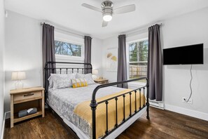 2 slaapkamers, een strijkplank/strijkijzer, reisbedje, gratis wifi